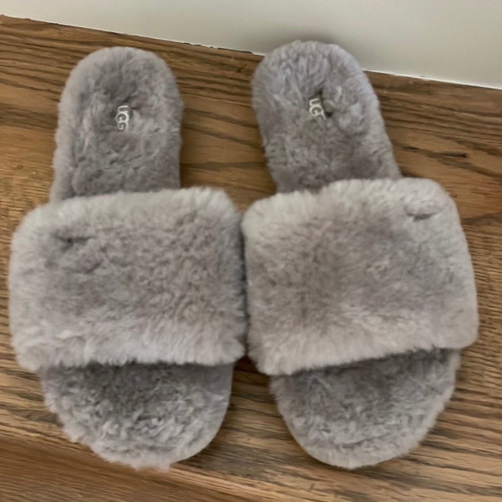 UGG slippers, size 8